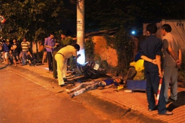 Hai sinh viên bán kẹo kéo chết thảm trên đường mưu sinh