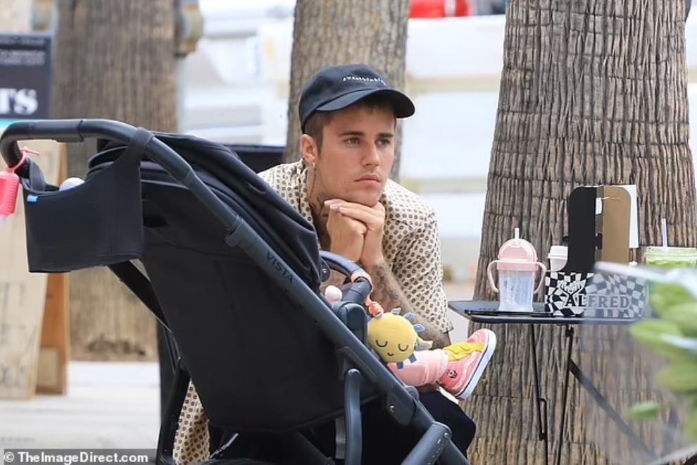 Hoàng tử pop Justin Bieber cùng vợ luyện tập làm cha mẹ - 3 Hoàng tử pop Justin Bieber cùng vợ luyện tập làm cha mẹ - 3