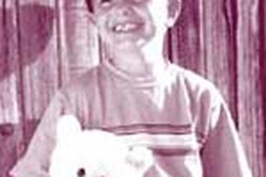 Cậu bé “miễn nhiễm”