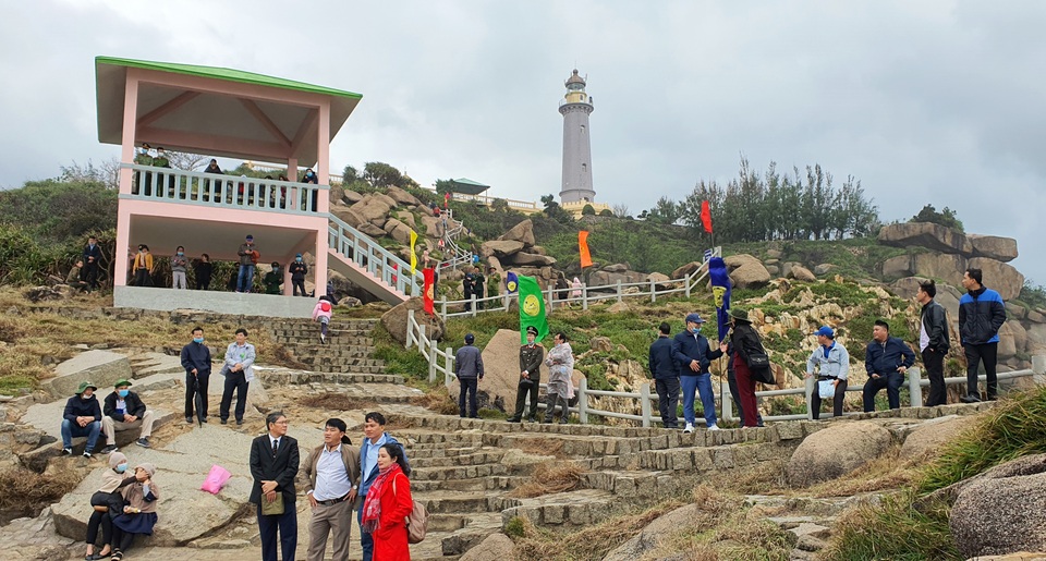 Chào cờ đầu năm mới 2021 tại điểm cực đông trên đất liền - 4 Chào cờ đầu năm mới 2021 tại điểm cực đông trên đất liền - 4