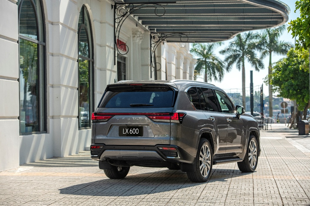 Người dùng chia sẻ về Lexus LX 600: Biểu tượng của giới doanh nhân - 3 Người dùng chia sẻ về Lexus LX 600: Biểu tượng của giới doanh nhân - 3