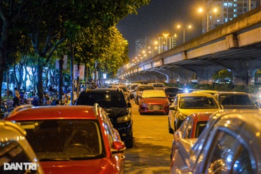 Ô tô dừng, đỗ sai quy định: Cần tăng cường phạt nguội để trị dứt điểm!