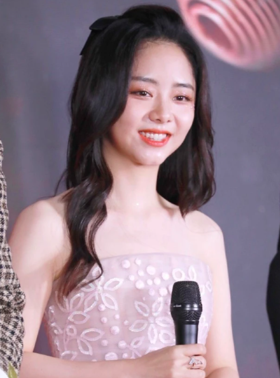 Nhan sắc của “nữ thần Kim Ưng” Tống Thiến gây thất vọng - 23 Nhan sắc của “nữ thần Kim Ưng” Tống Thiến gây thất vọng - 23