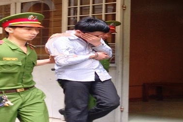 Cướp xe ôm trả nợ cá độ, nam thanh niên lãnh án