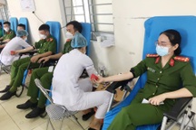 Nên hỗ trợ tiền BHYT cho người thường xuyên hiến máu