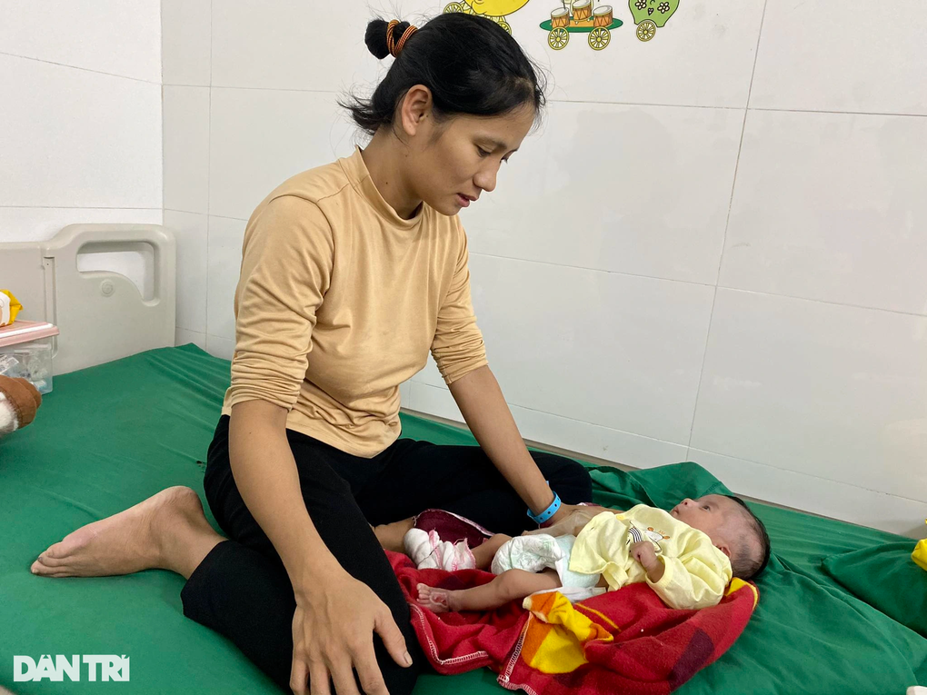 Con gái 2 tháng tuổi chết mòn vì bệnh tật, người mẹ mong một phép màu - 3 Con gái 2 tháng tuổi chết mòn vì bệnh tật, người mẹ mong một phép màu - 3