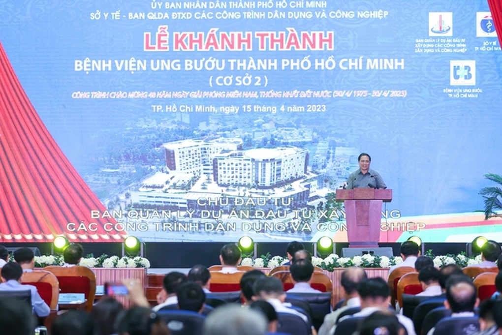 Thủ tướng thăm bệnh nhân ung thư tại TPHCM, nêu đề nghị với Bộ Y tế - 1 Thủ tướng thăm bệnh nhân ung thư tại TPHCM, nêu đề nghị với Bộ Y tế - 1