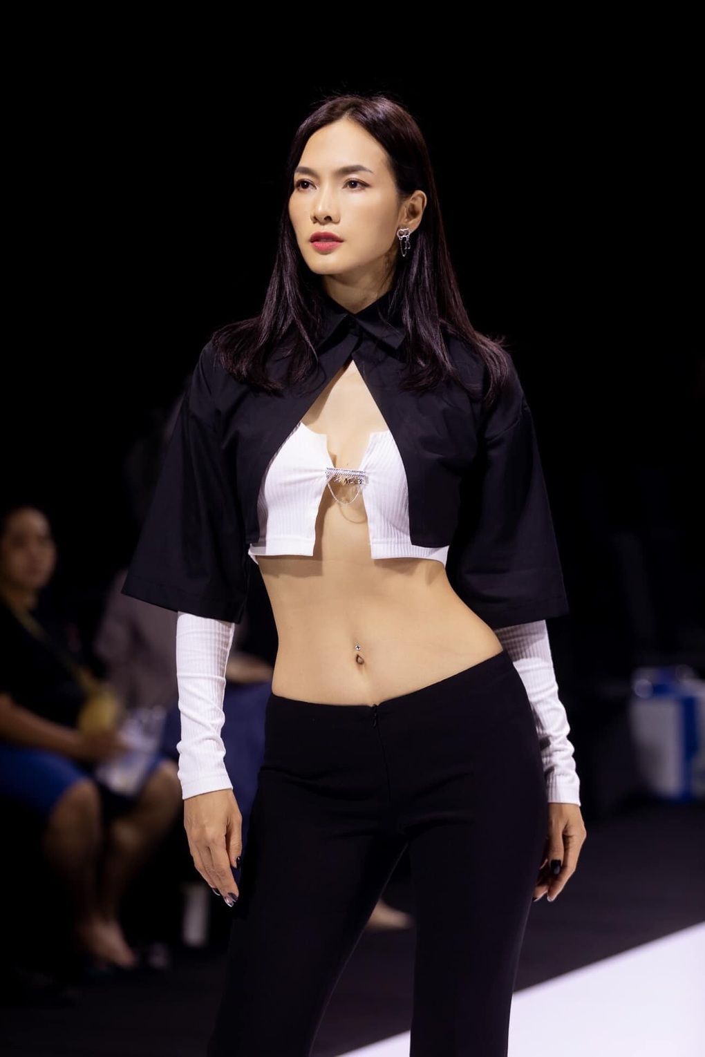 Anh Thư Tuyết nhiệt đới sau 17 năm: U50 gợi cảm, chỉ yêu khi con cho phép - 5 Anh Thư Tuyết nhiệt đới sau 17 năm: U50 gợi cảm, chỉ yêu khi con cho phép - 5