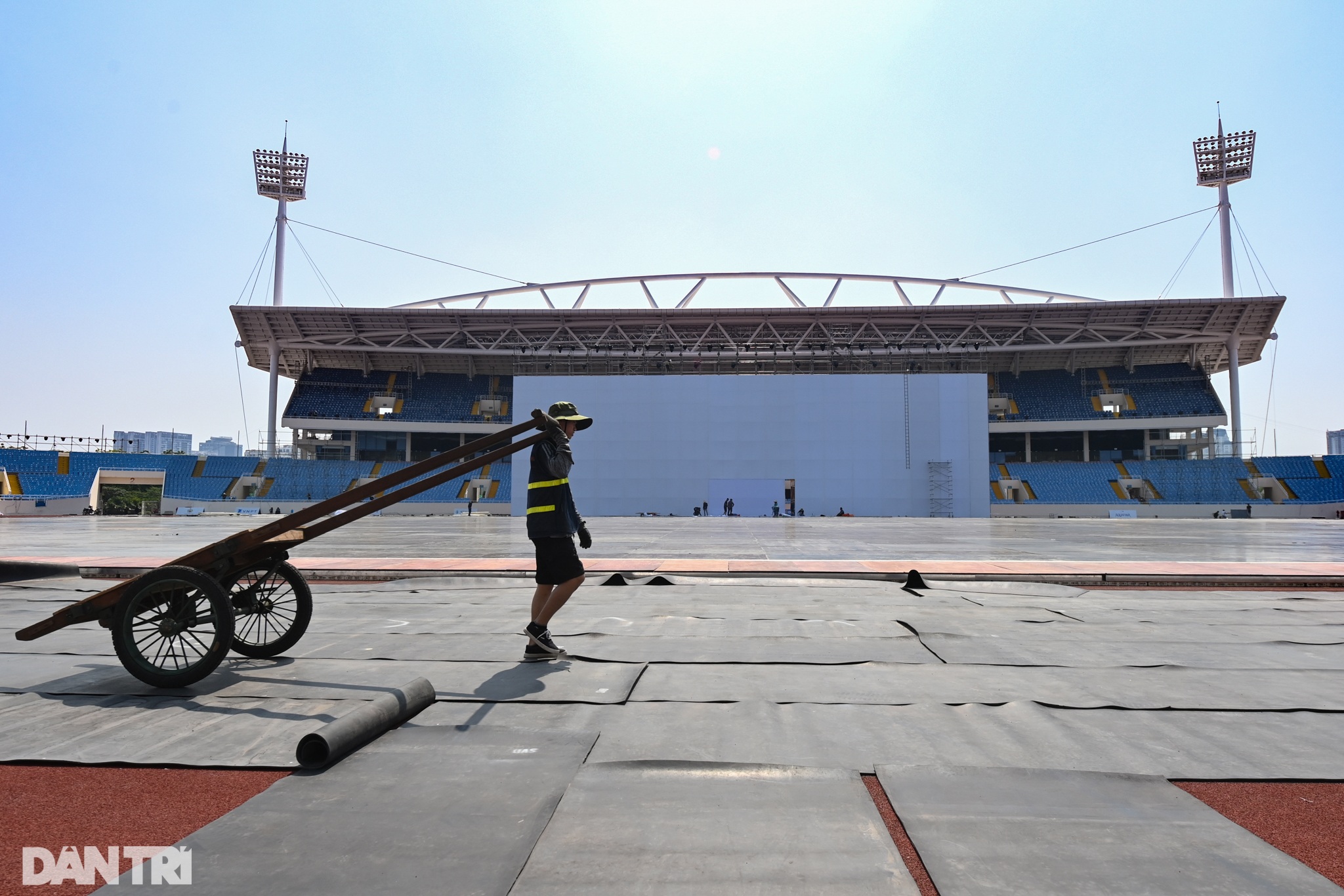 Bên trong đại công trường SVĐ Mỹ Đình chuẩn bị cho Lễ khai mạc SEA Games 31 - 7 Bên trong đại công trường SVĐ Mỹ Đình chuẩn bị cho Lễ khai mạc SEA Games 31 - 7