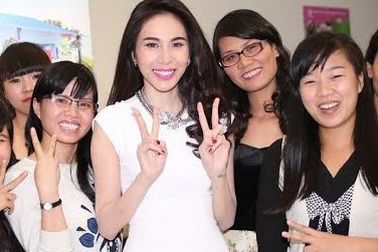 Thủy Tiên hẹn hò với sinh viên trên “Chuyến xe yêu thương”