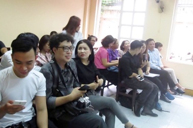 Vụ diễn viên Ngọc Trinh kiện Nhà hát kịch TPHCM: Tạm hoãn xử tới ngày 30/6