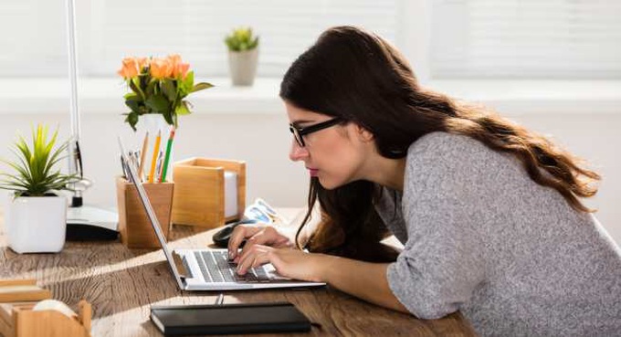 Thường xuyên ngồi một chỗ làm việc ăn mòn sức khỏe của bạn theo cách ít ai ngờ: Tập ngay thói quen đi bộ 2 phút mỗi giờ để cứu cơ thể! - Ảnh 1. Thường xuyên ngồi một chỗ làm việc ăn mòn sức khỏe của bạn theo cách ít ai ngờ: Tập ngay thói quen đi bộ 2 phút mỗi giờ để cứu cơ thể! - Ảnh 1.