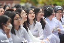 Chủ tịch TPHCM yêu cầu chấn chỉnh việc lạm thu trước ngày khai giảng