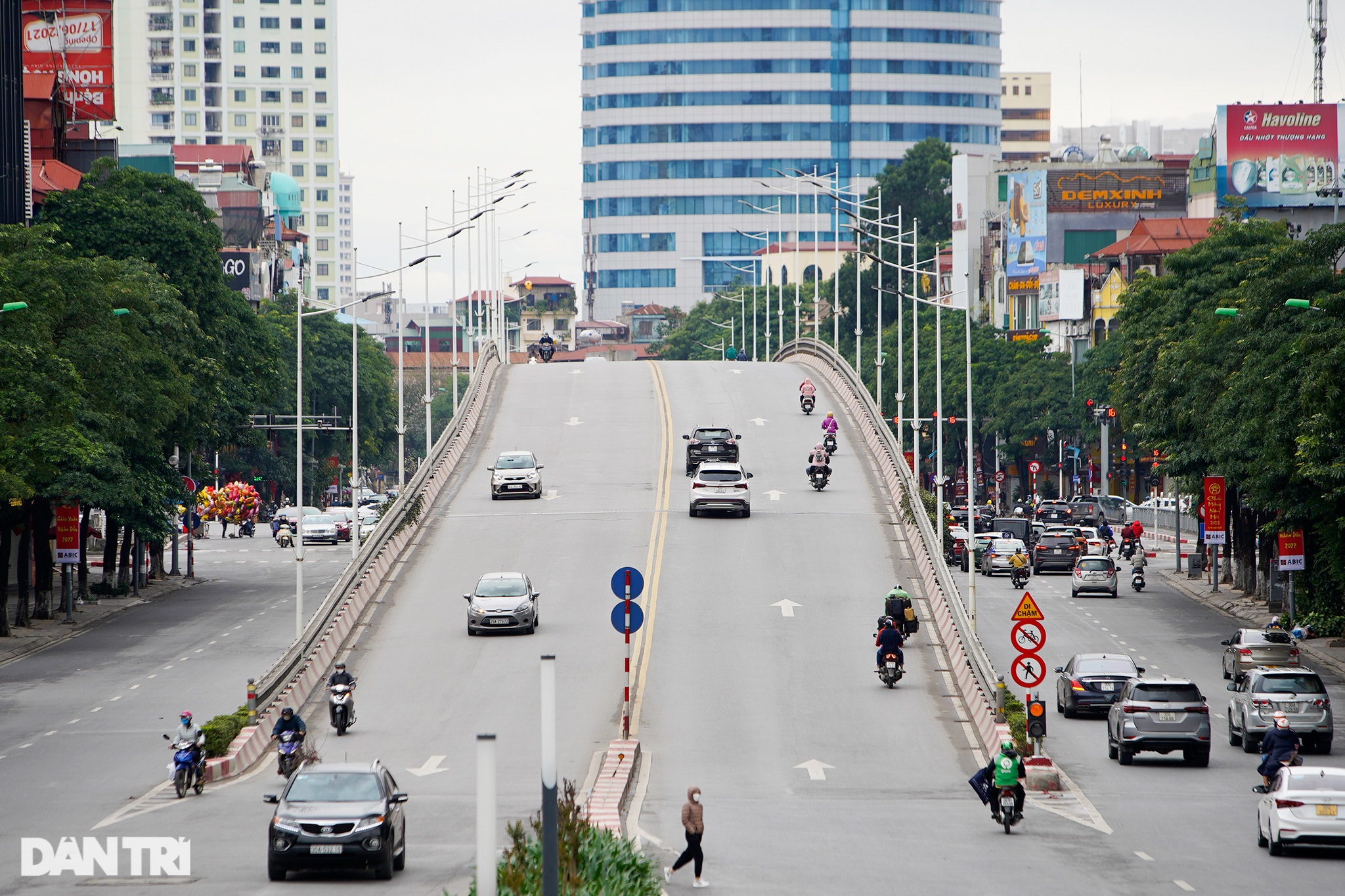 Toàn cảnh đường phố Hà Nội vắng vẻ, thông thoáng ngày cuối cùng năm Tân Sửu - 12 Toàn cảnh đường phố Hà Nội vắng vẻ, thông thoáng ngày cuối cùng năm Tân Sửu - 12