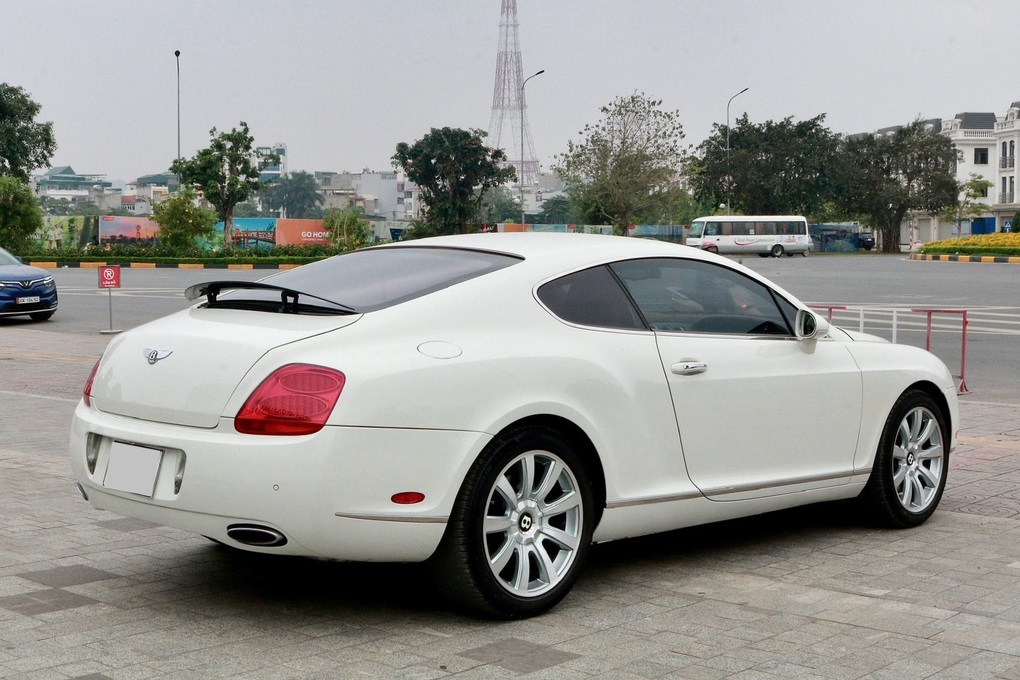 Bentley Continental GT gần 20 tuổi vẫn có giá sang nhượng hơn 2 tỷ đồng - 2 Bentley Continental GT gần 20 tuổi vẫn có giá sang nhượng hơn 2 tỷ đồng - 2