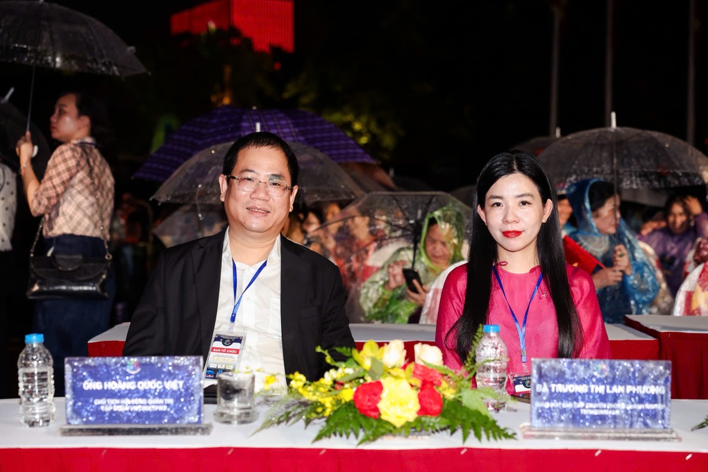 “Hà Nội rạng rỡ” thắp sáng Hồ Gươm bằng nghệ thuật 3D Mapping kỷ niệm Quốc khánh - 3