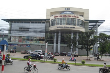 Rạp chiếu phim Nhà nước: Muốn “sống” được phải tự biết cứu mình