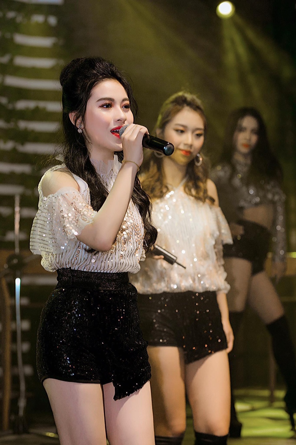 Nữ sinh Hà Tĩnh gieo thương nhớ với những bản cover có lượt nghe khủng - 5 Nữ sinh Hà Tĩnh gieo thương nhớ với những bản cover có lượt nghe khủng - 5