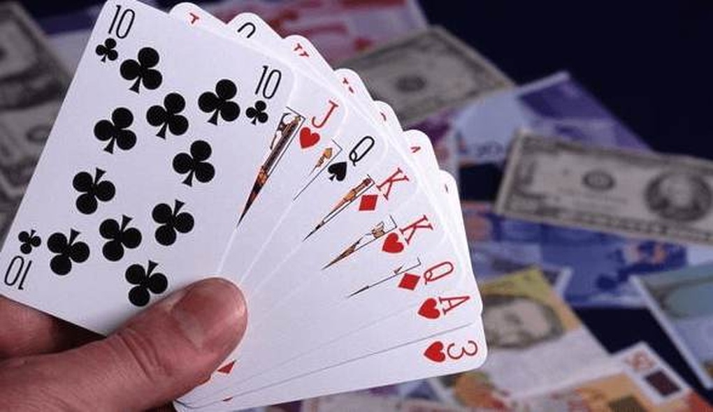 Gia đình sum họp, đánh bài dịp Tết có vi phạm pháp luật? - 1 Gia đình sum họp, đánh bài dịp Tết có vi phạm pháp luật? - 1