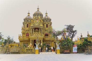 Hoa mắt với tòa lâu đài dát vàng của đại gia phế liệu ở quê lúa Nghệ An