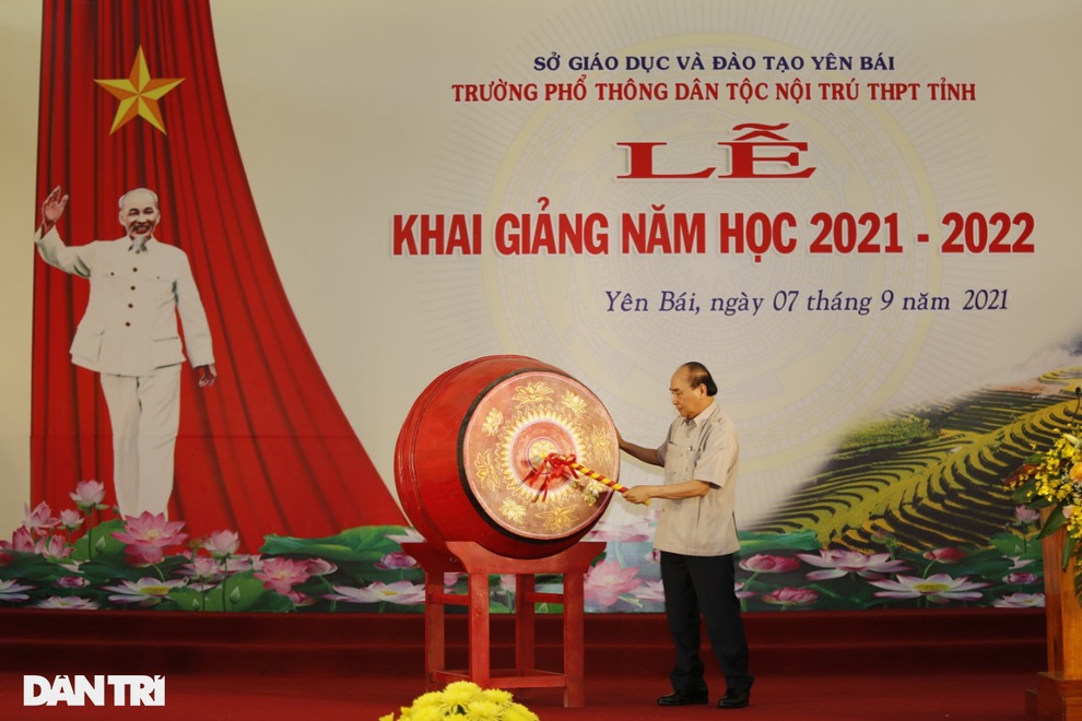 Chủ tịch nước Nguyễn Xuân Phúc dự Lễ khai giảng năm học mới tại Yên Bái - 3 Chủ tịch nước Nguyễn Xuân Phúc dự Lễ khai giảng năm học mới tại Yên Bái - 3