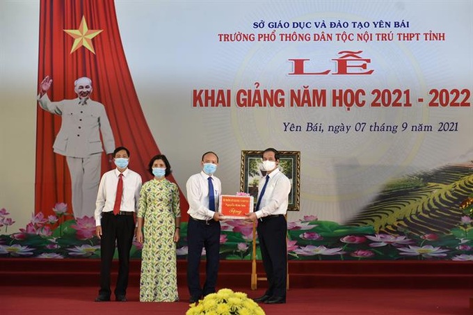 Chủ tịch nước dự khai giảng năm học mới tại Trường PTDT nội trú Yên Bái - Ảnh 4.