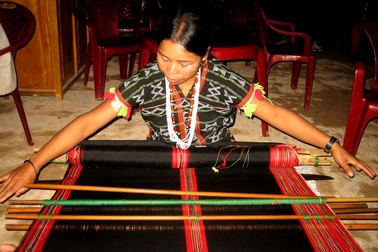 Chỗ đứng thổ cẩm Việt Nam