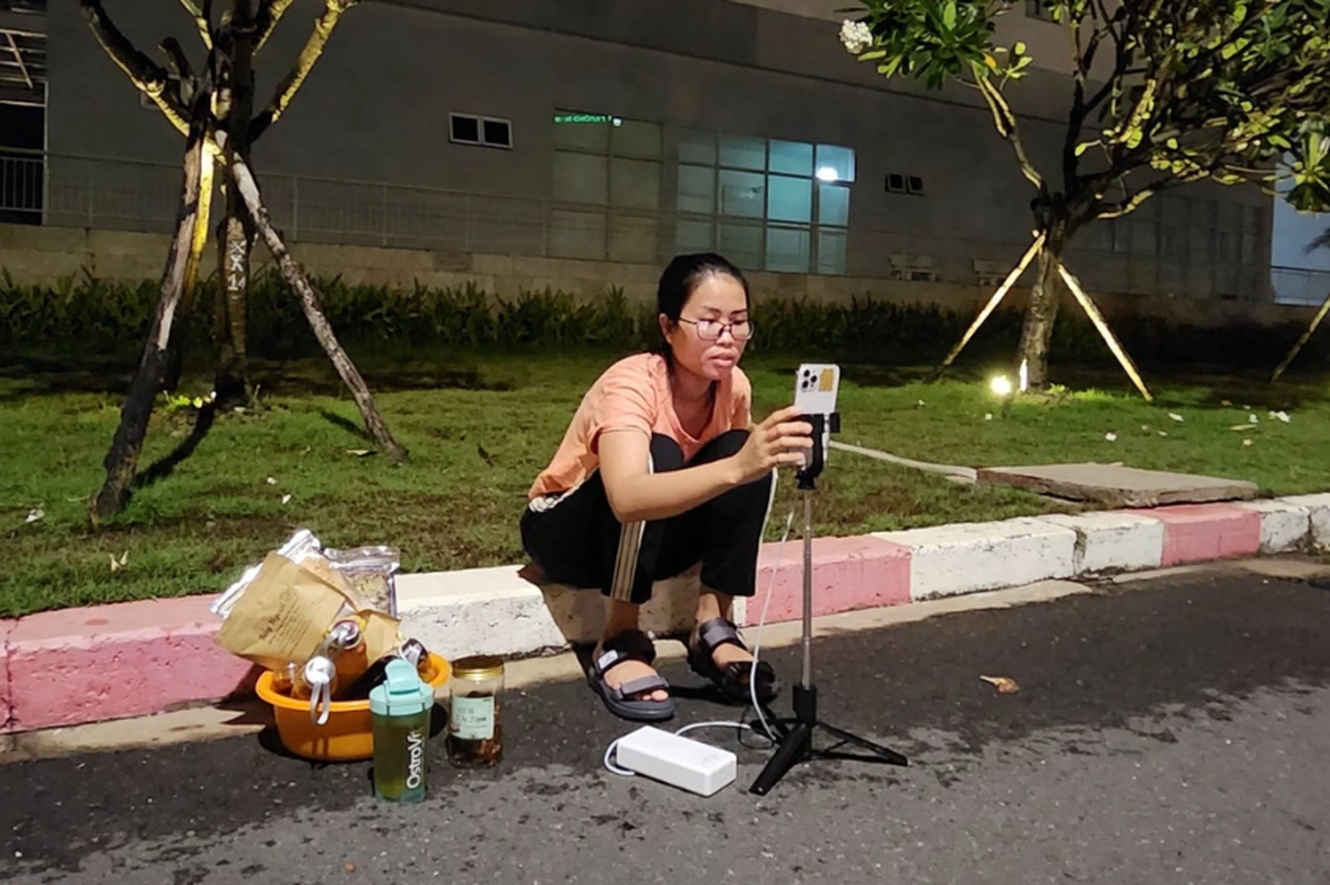 Những giọt nước mắt chảy xuôi trong ngày 20/10 - 1 Những giọt nước mắt chảy xuôi trong ngày 20/10 - 1