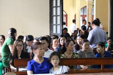 Xét xử phúc thẩm vụ học sinh bị trúng thước, mù một mắt