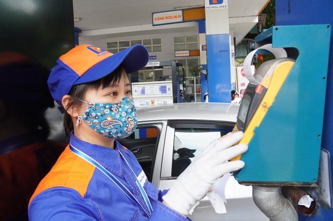 Giá xăng, dầu ngày 11/10 giảm mạnh theo xu hướng thế giới.