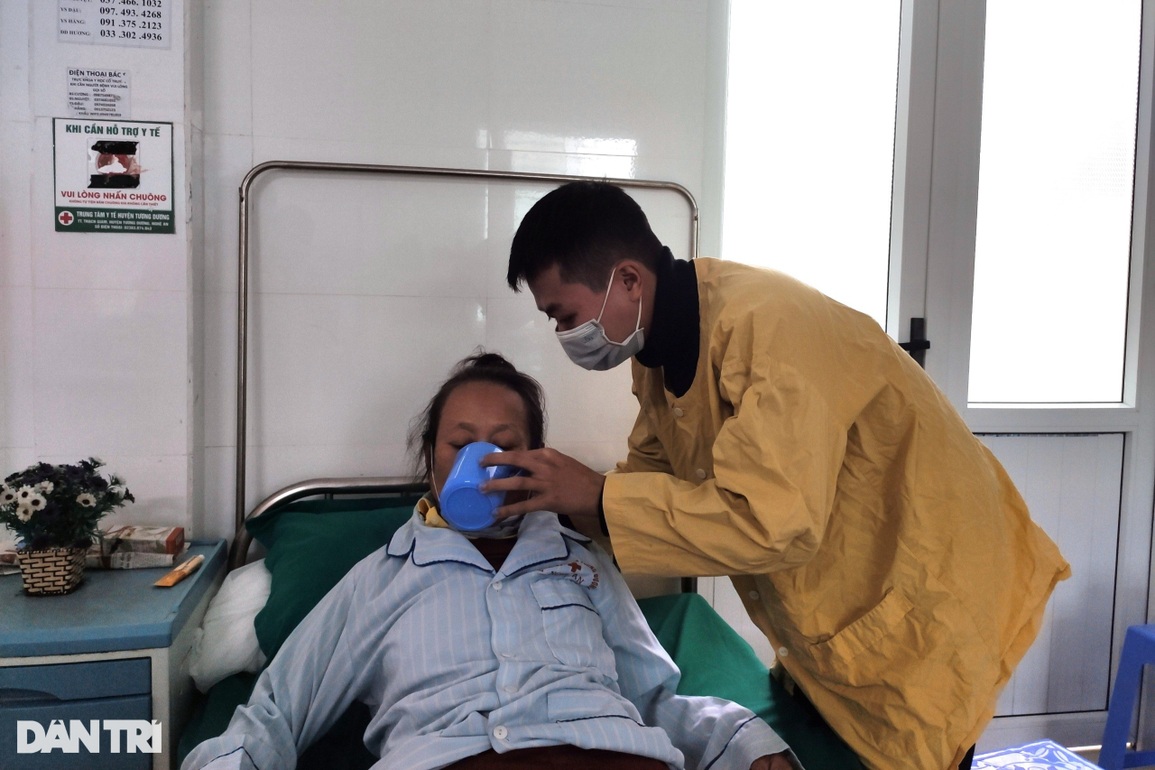 Cứu mẹ em với, em chỉ còn mỗi mẹ mà thôi! - 4 Cứu mẹ em với, em chỉ còn mỗi mẹ mà thôi! - 4