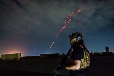 Taliban tuyên bố đất nước độc lập, nổ súng ăn mừng khi Mỹ rút quân