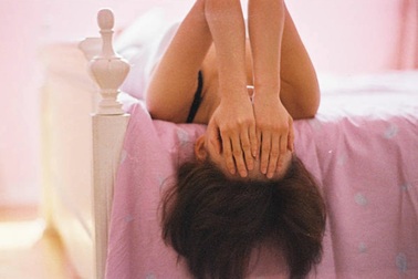 Gối chăn nguội lạnh nhưng tôi vẫn sợ sẽ mất anh ấy