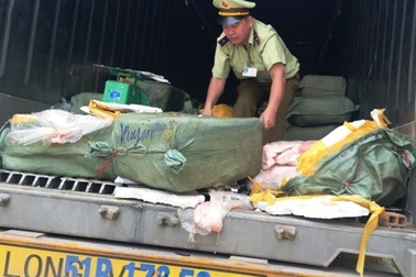 Hơn 5 tấn mỡ, thịt hôi thối đi trót lọt qua nhiều tỉnh