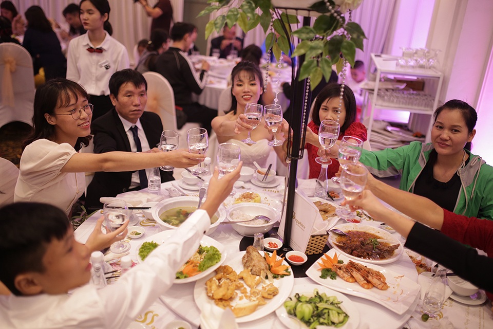 Xúc động đám cưới tập thể của 21 cặp đôi khiếm thị tại Hà Nội - 10 Xúc động đám cưới tập thể của 21 cặp đôi khiếm thị tại Hà Nội - 10