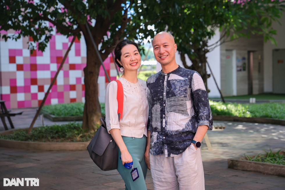 Nhạc trưởng Đồng Quang Vinh hé lộ điều đặc biệt trong Rực rỡ ngày mới - 6 Nhạc trưởng Đồng Quang Vinh hé lộ điều đặc biệt trong Rực rỡ ngày mới - 6