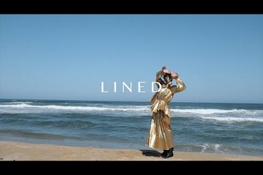 America Gonzalez chuyên nghiệp trong buổi chụp hình