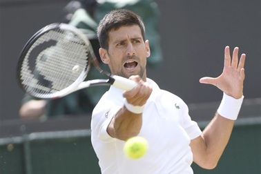 Wimbledon: Djokovic “bắt nạt” đàn em Pavlasek