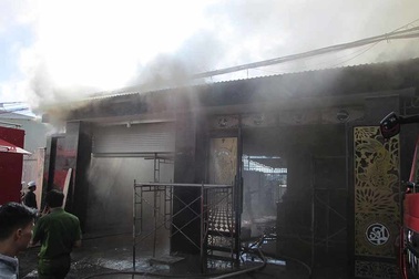 Nghi án mang xăng đến đốt nhà khiến 1 người tử vong