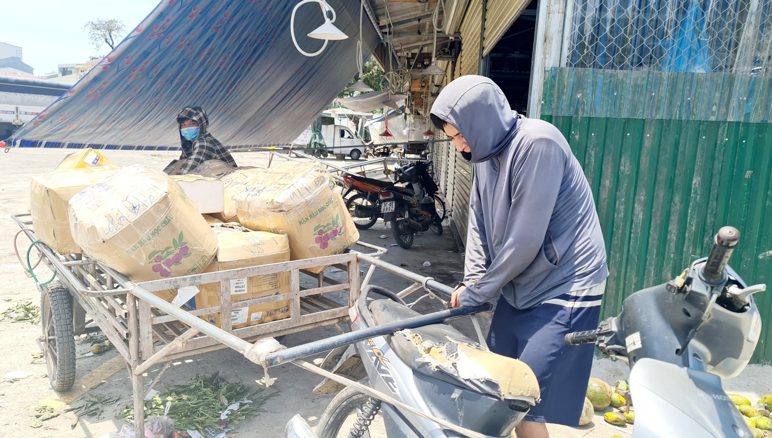 Muôn nẻo mưu sinh nơi chảo lửa thành Vinh - 8 Muôn nẻo mưu sinh nơi chảo lửa thành Vinh - 8