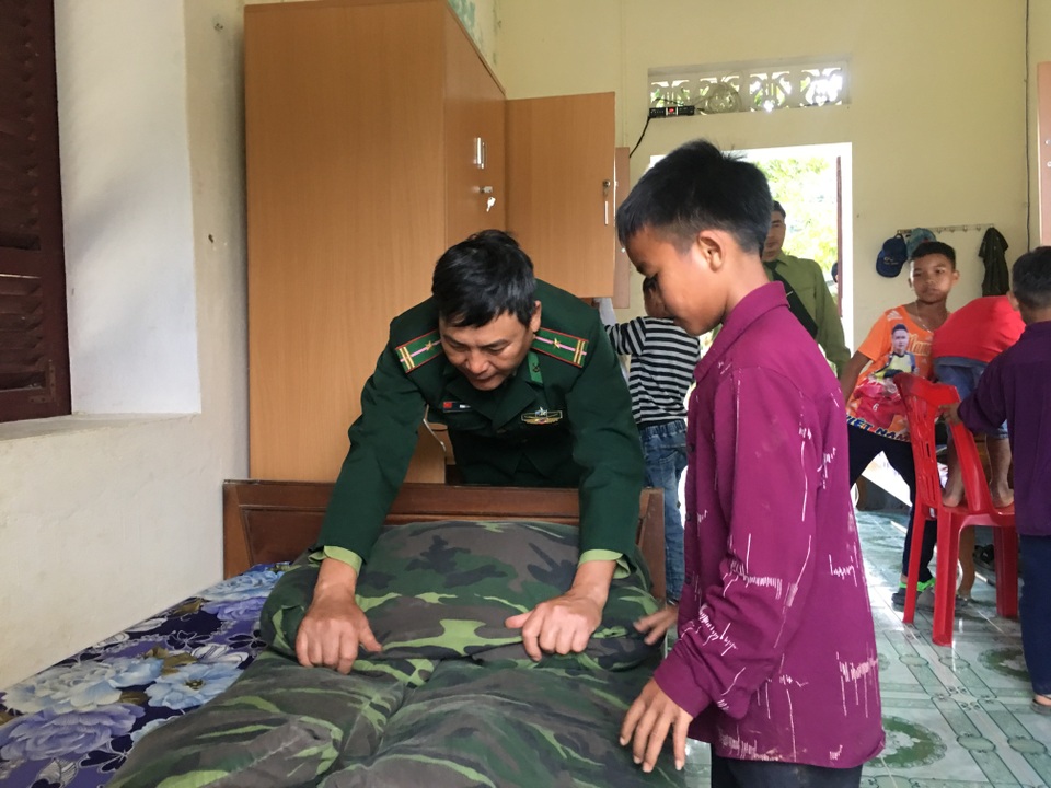 Tết đủ đầy của những cậu học trò người Rục là con nuôi đồn biên phòng - 9 Tết đủ đầy của những cậu học trò người Rục là con nuôi đồn biên phòng - 9