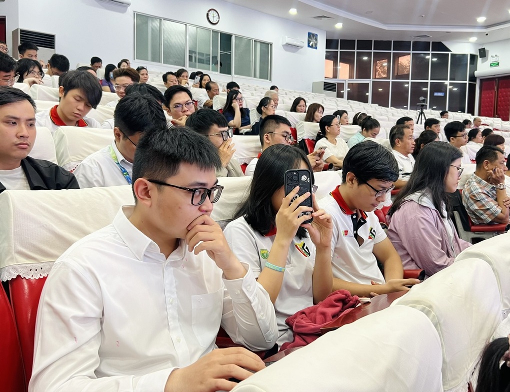 Programa internacional de estudos médicos é encerrado, alunos enviam carta para a Alemanha - 1 Chương trình học y quốc tế bị chấm dứt, sinh viên gửi tâm thư sang Đức - 1