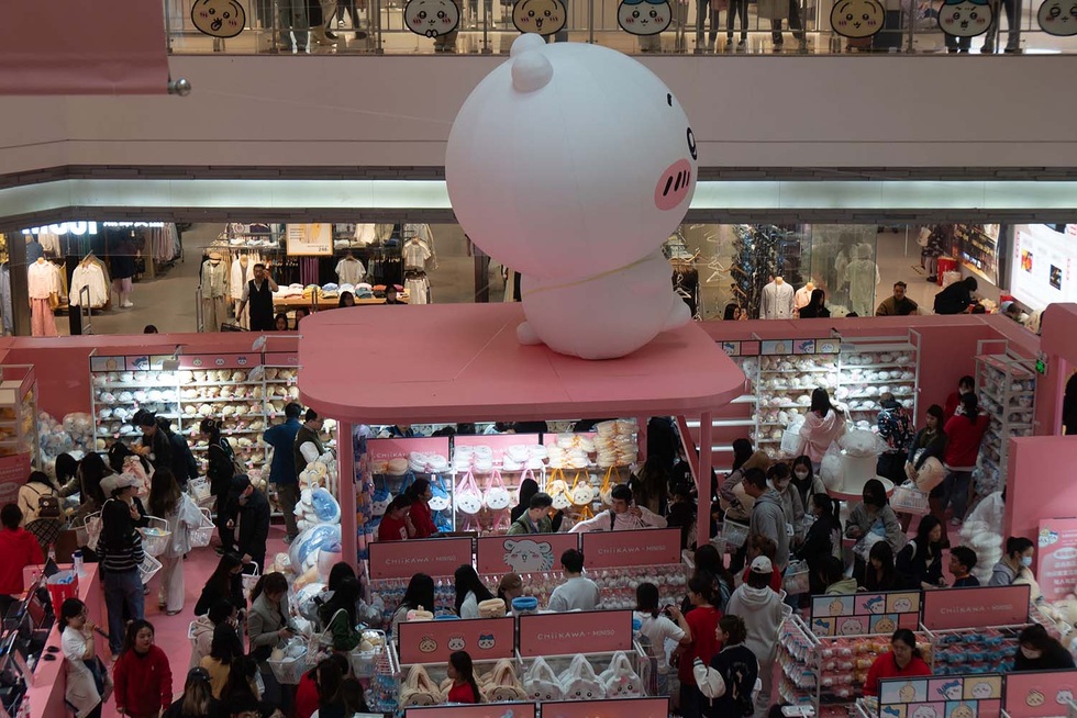 Giới trẻ Trung Quốc xếp hàng nhiều giờ để mua thú bông chữa lành - 1 Giới trẻ Trung Quốc xếp hàng nhiều giờ để mua thú bông chữa lành - 1