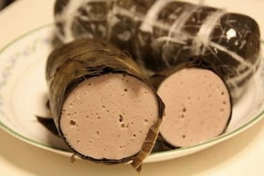 Cách nhận biết giò chả an toàn ngày Tết