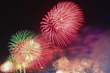 Cà Mau bắn pháo hoa kỷ niệm ngày sinh Chủ tịch Hồ Chí Minh