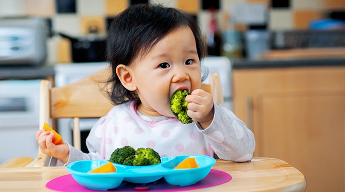 Bác sĩ liệt kê những việc cần thiết nhất định mẹ phải làm cho con trong 12 tháng đầu đời, cùng kiểm tra xem mẹ đã làm đủ chưa nhé - Ảnh 4.