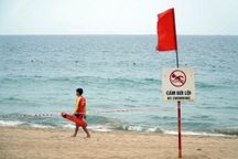 Nhiều du khách gặp nạn khi tắm biển Nha Trang