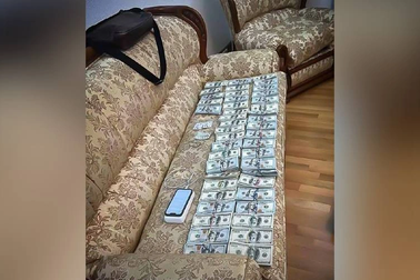 Ukraine phát hiện hàng chục cọc tiền trong vụ án tham nhũng ở Tòa Tối cao