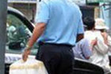 Khen thưởng người nộp lại quà nhận sai qui định