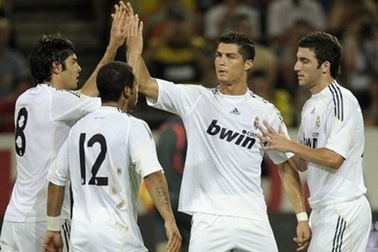 Higuain dạy khôn C. Ronaldo